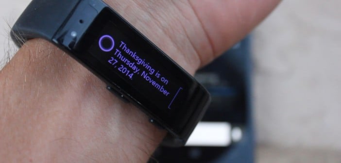 Cortana answers on the Band while also turning on the phone's screen