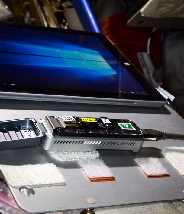 Surface Pro 3 Space Station MSPoweruser