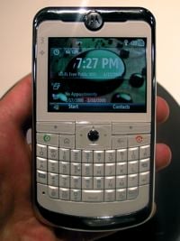Motorola Q11 Gets Handled