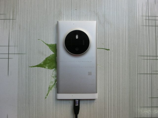 Microsoft reveals some info about cancelled Windows Phone with camera “better than the 1020”