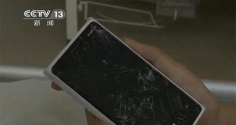 Ο άνθρωπος πιστώνει το «άφθαρτο» Nokia Lumia 920 που του έσωσε τη ζωή