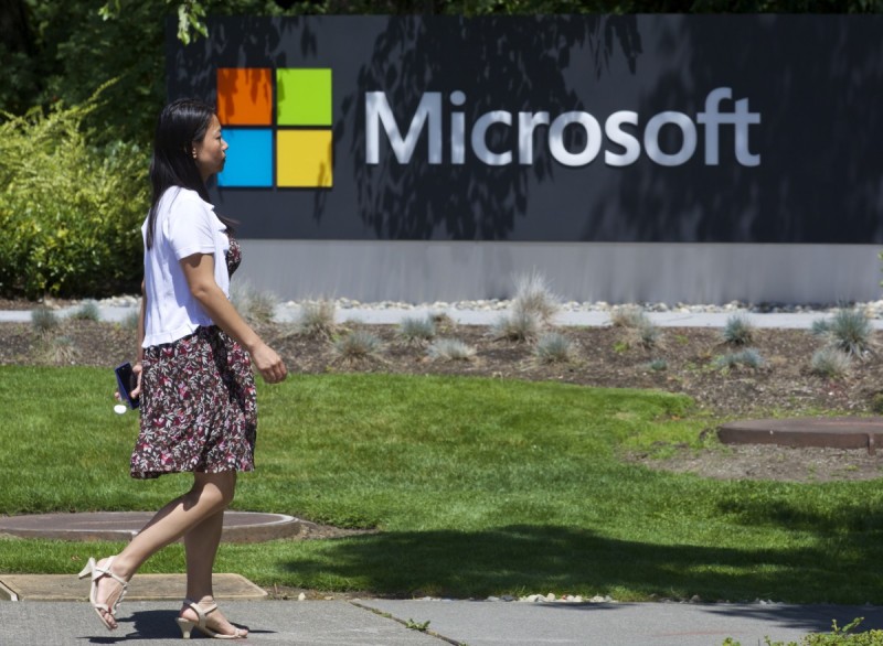 A bushel of Microsoft execs leave the company