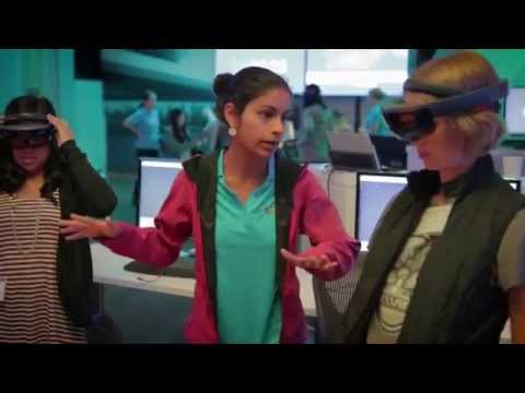 High school girls tried out HoloLens at developer education session (video)