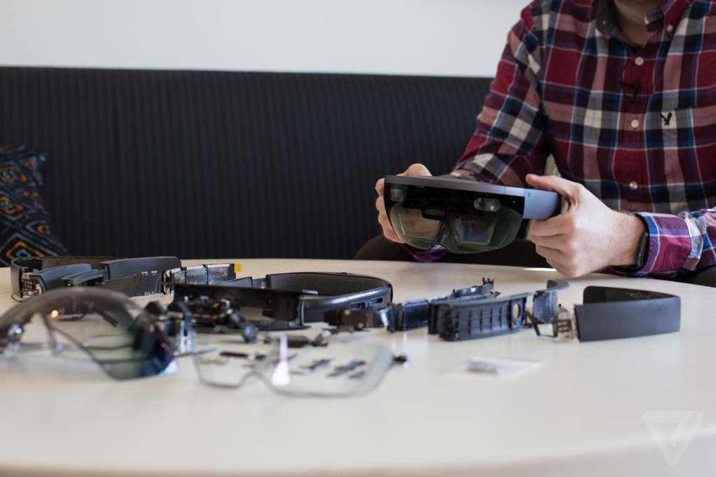 HoloLens’s main supplier says not to “expect anything major this year or even next”