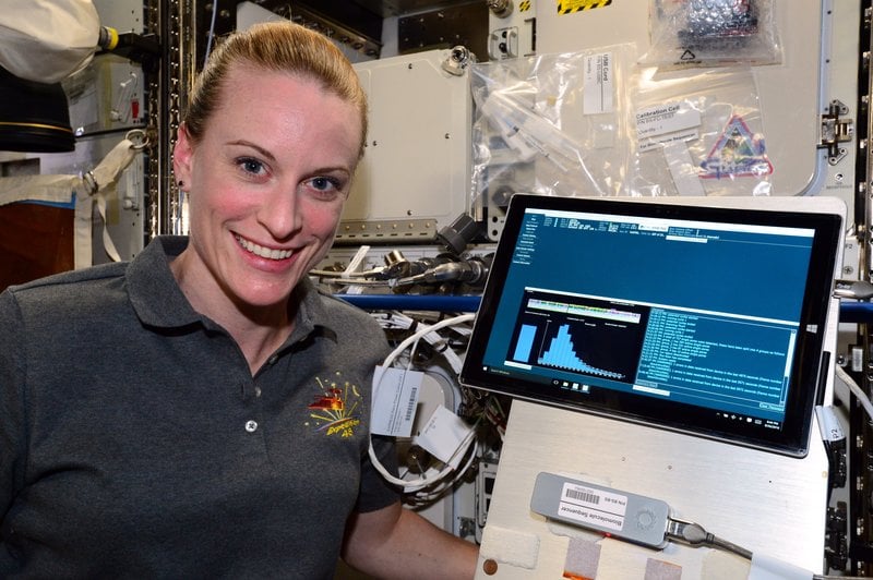 NASA 宇航員在國際空間站使用 Microsoft Surface