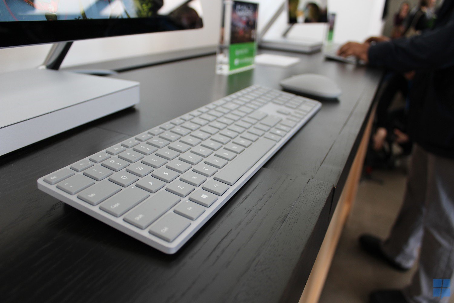 Microsoft может представить новую беспроводную клавиатуру и мышь на мероприятии Surface
