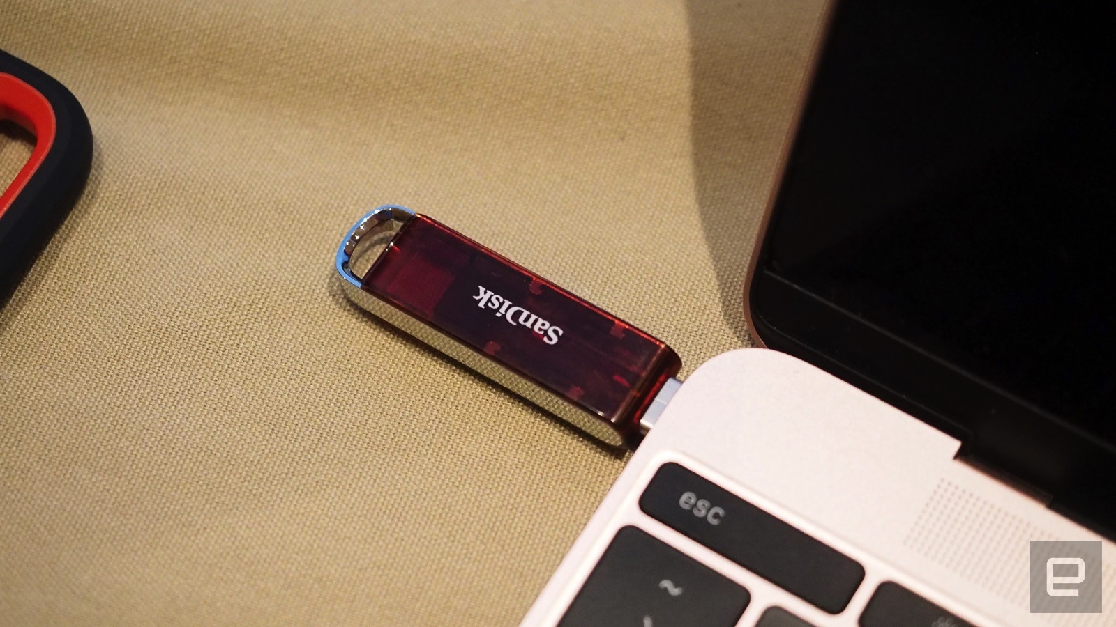 SanDisk unveils world’s smallest 1TB USB-C flash drive