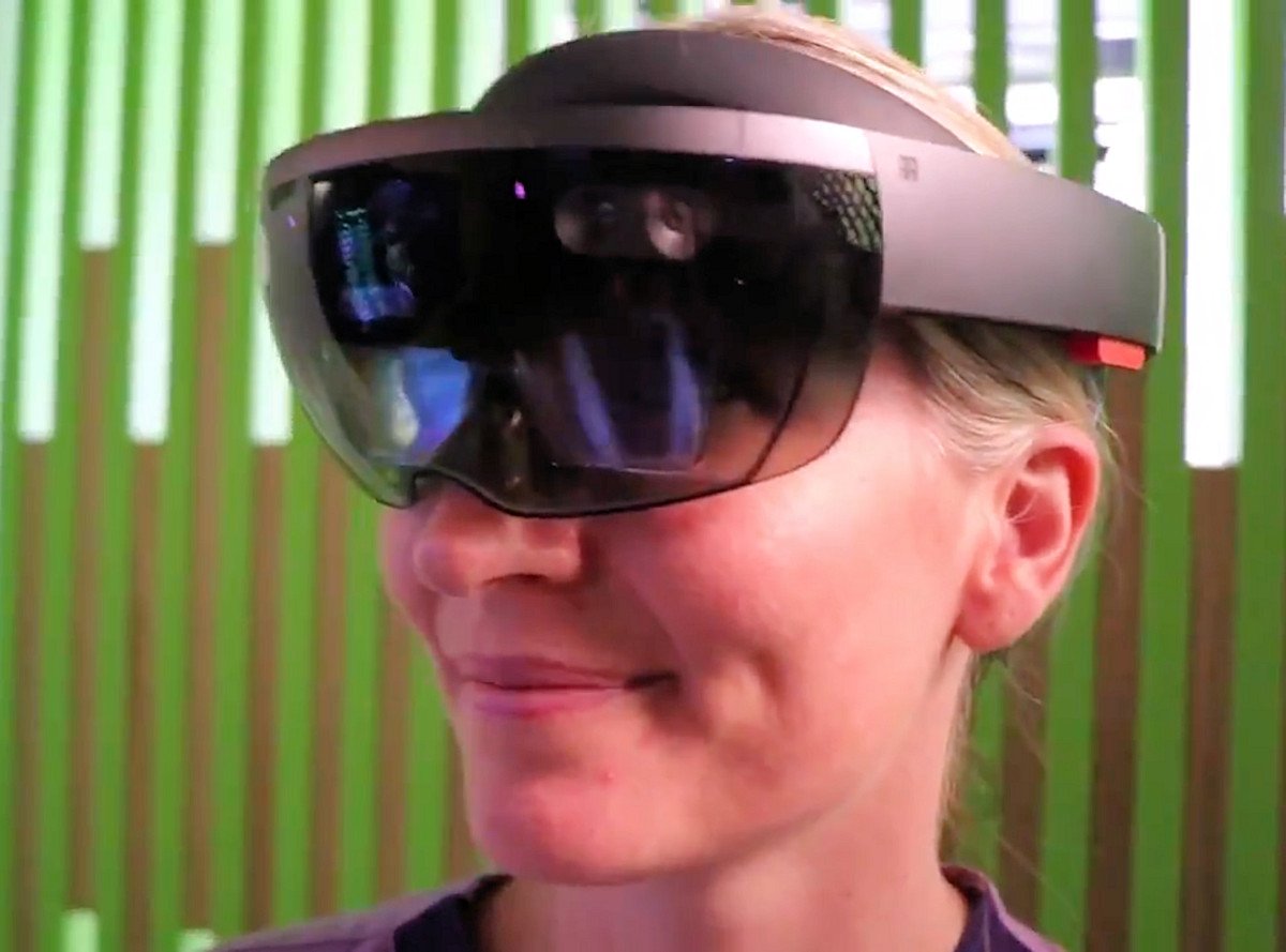 photo of HoloLens used for midwives training in Australia image
