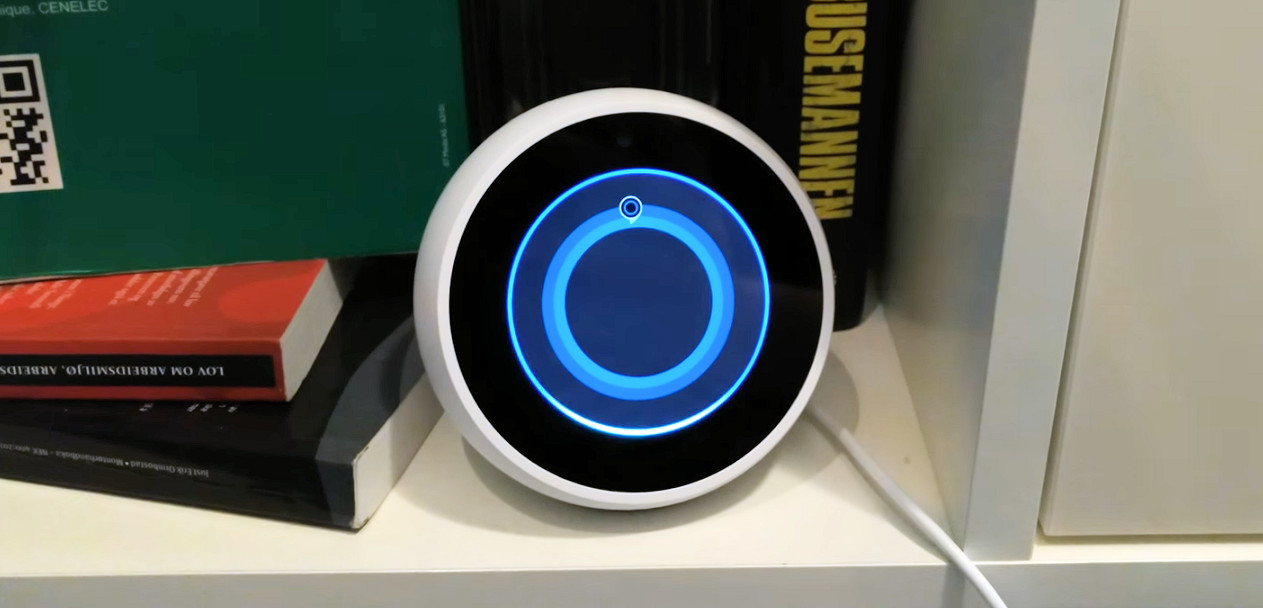 photo of Cortana looks like it belongs on the Amazon Echo Spot image