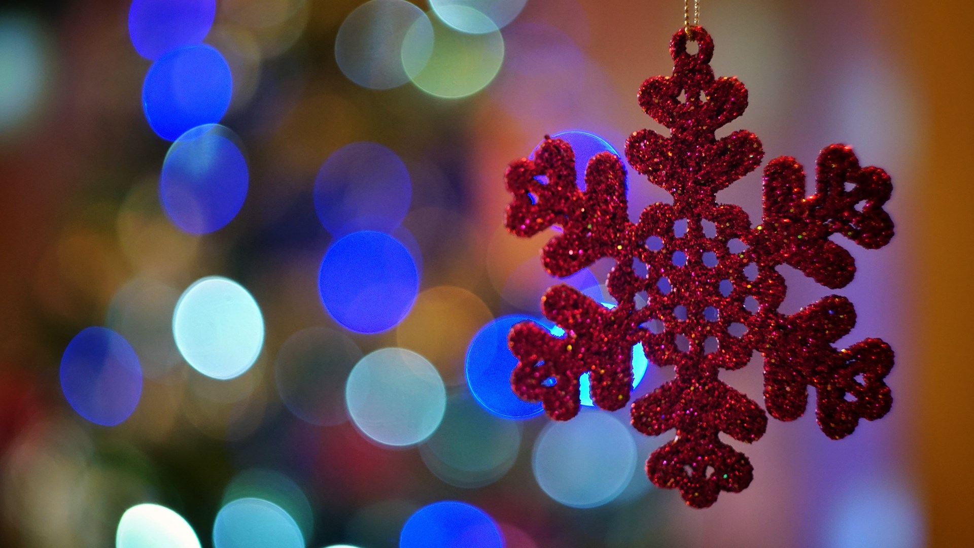 Microsoft release Winter Holiday Glow Windows 10 wallpaper pack