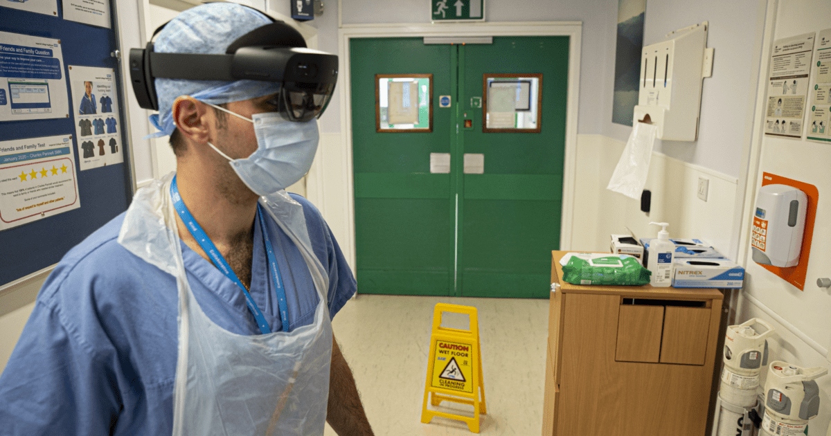 https://mspoweruser.com/wp-content/uploads/2020/05/5ebaecdc67edb-5ebaecdc67edfAn-NHS-doctor-performs-a-ward-round-on-a-COVID-19-ward-during-the-pandemic-wearing-a-Microsoft-HoloLens-2-and-PPE.png-1200x630-1.png