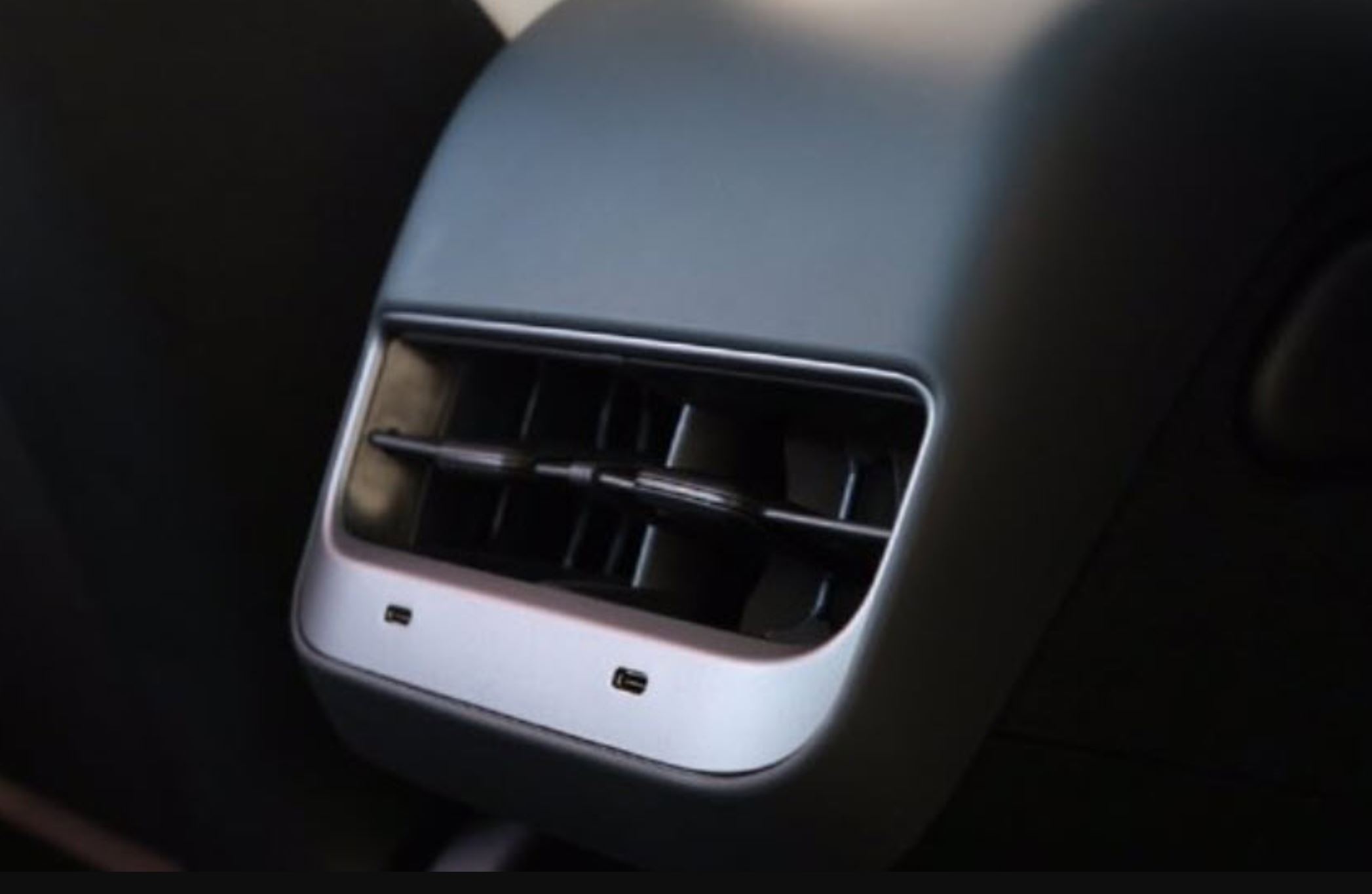 Usb ports on tesla deals model 3