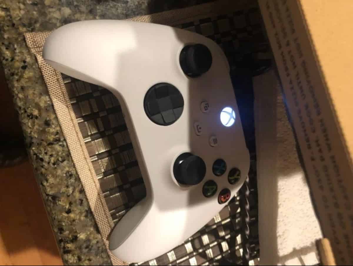 White Xbox Series X controller