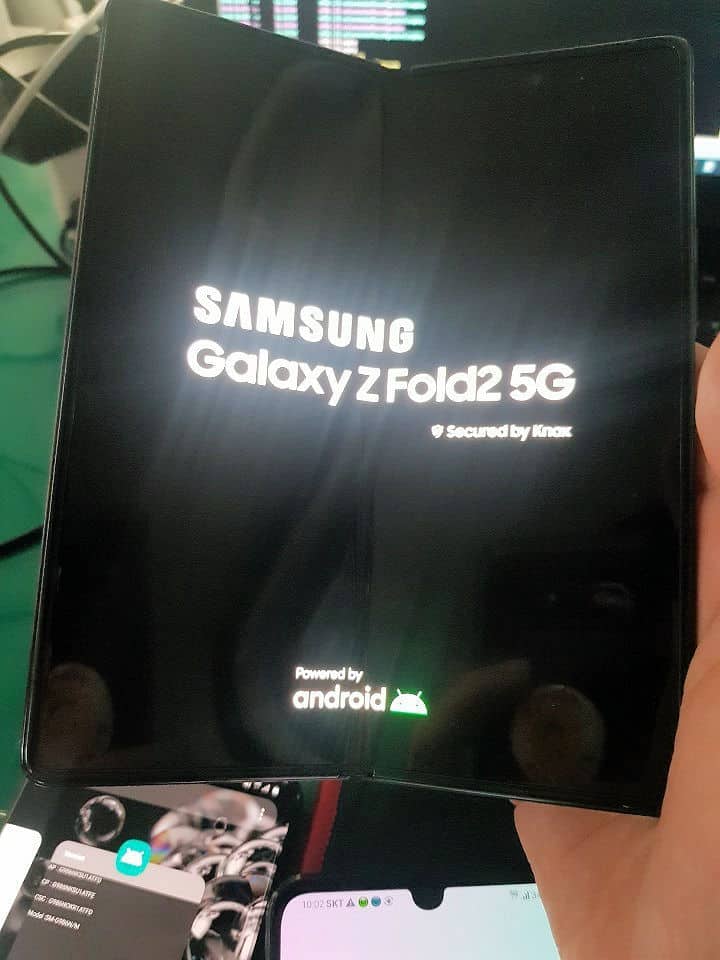 Iztekla slika Samsung Galaxy Z Fold 2 potrjuje, da je zareza mrtva