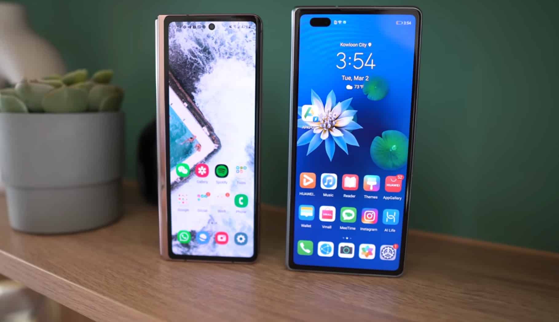 Huawei Mate X2 vs Galaxy Z Fold 2 hands-on comparison