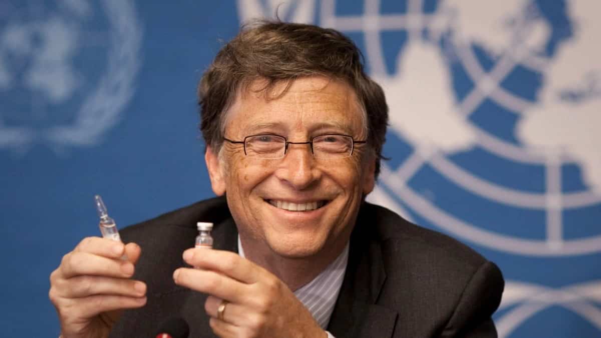 Ægkastende anti-vaxxers angriber Bill Gates' Apple Store