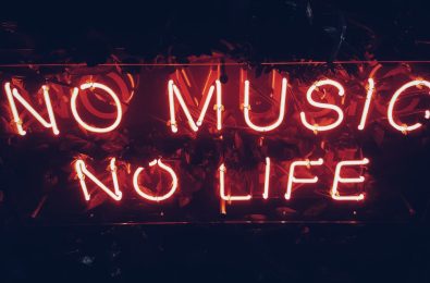 punainen ei musiikkia ei elämänkylttejä