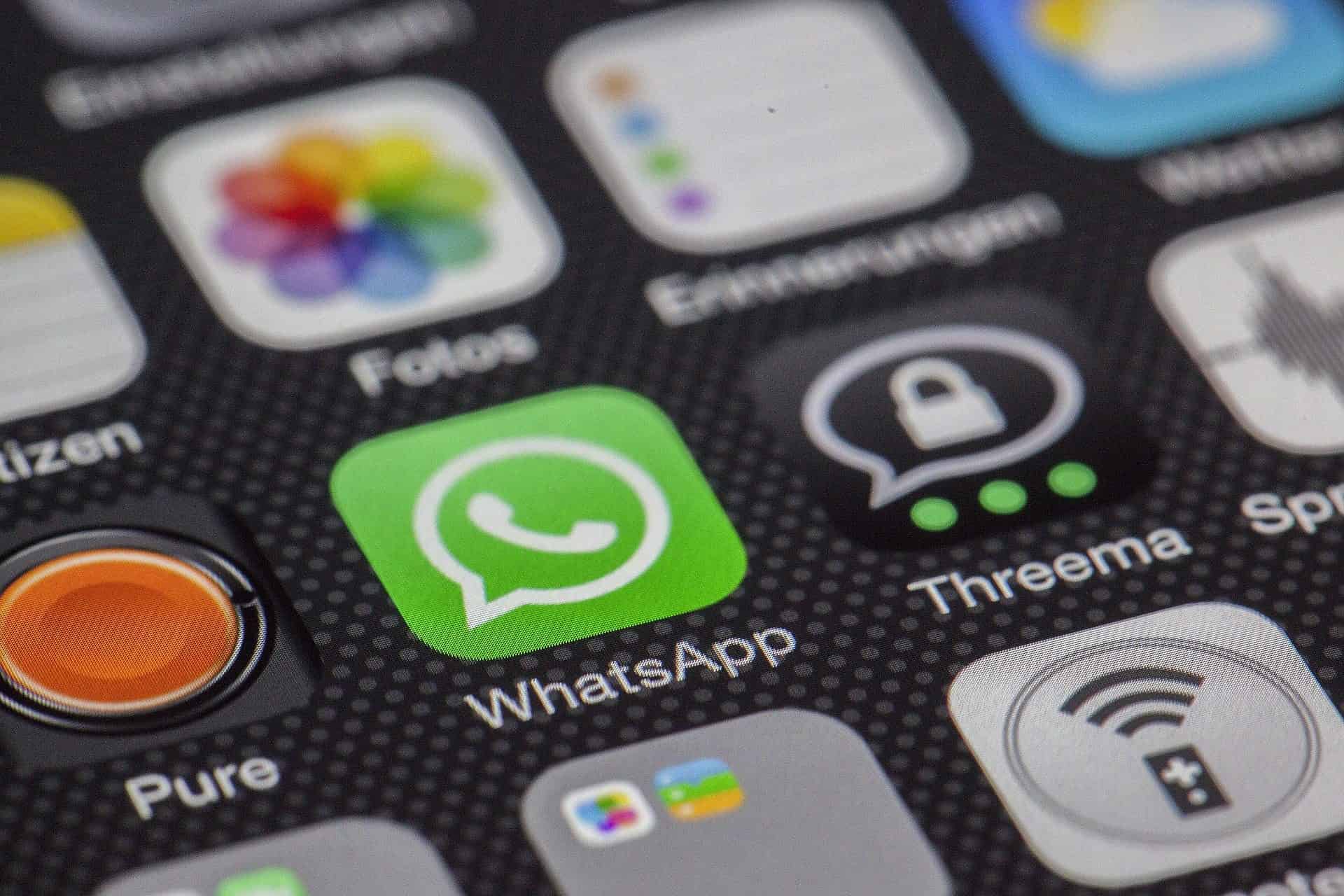 WhatsApp may soon allow you to share status updates to Facebook automatically