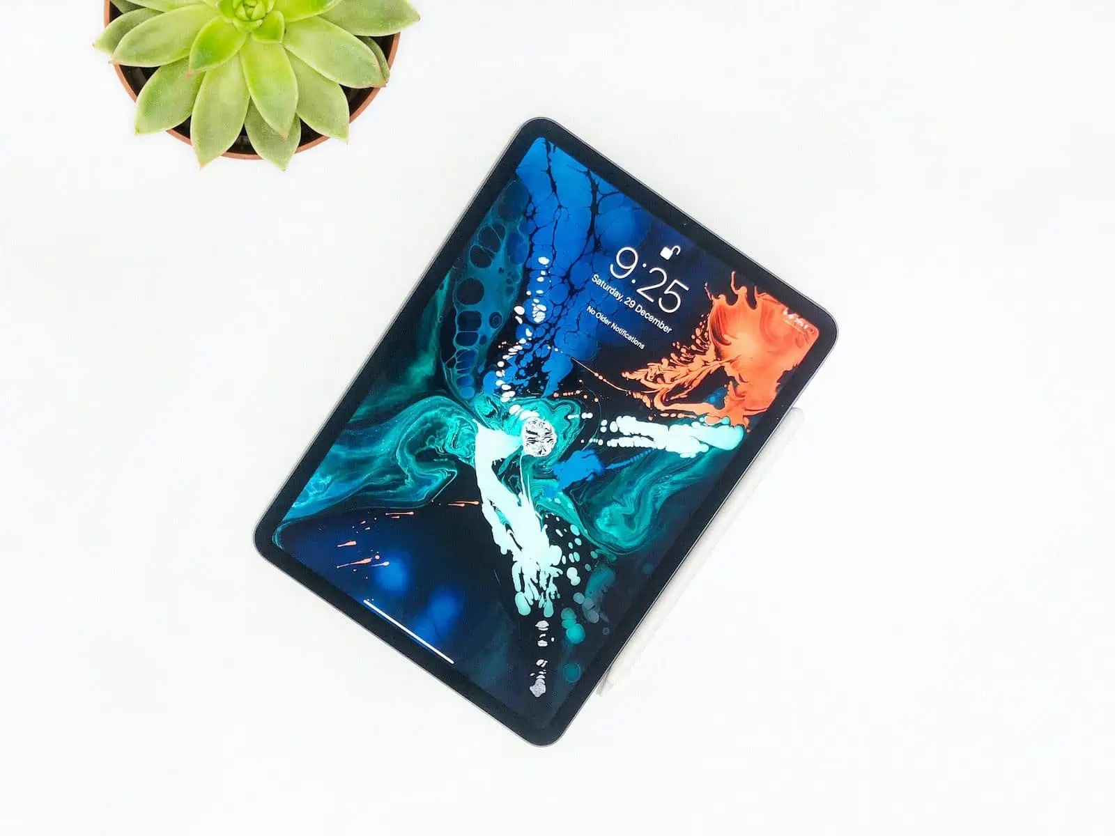 computador tablet floral preto e azul