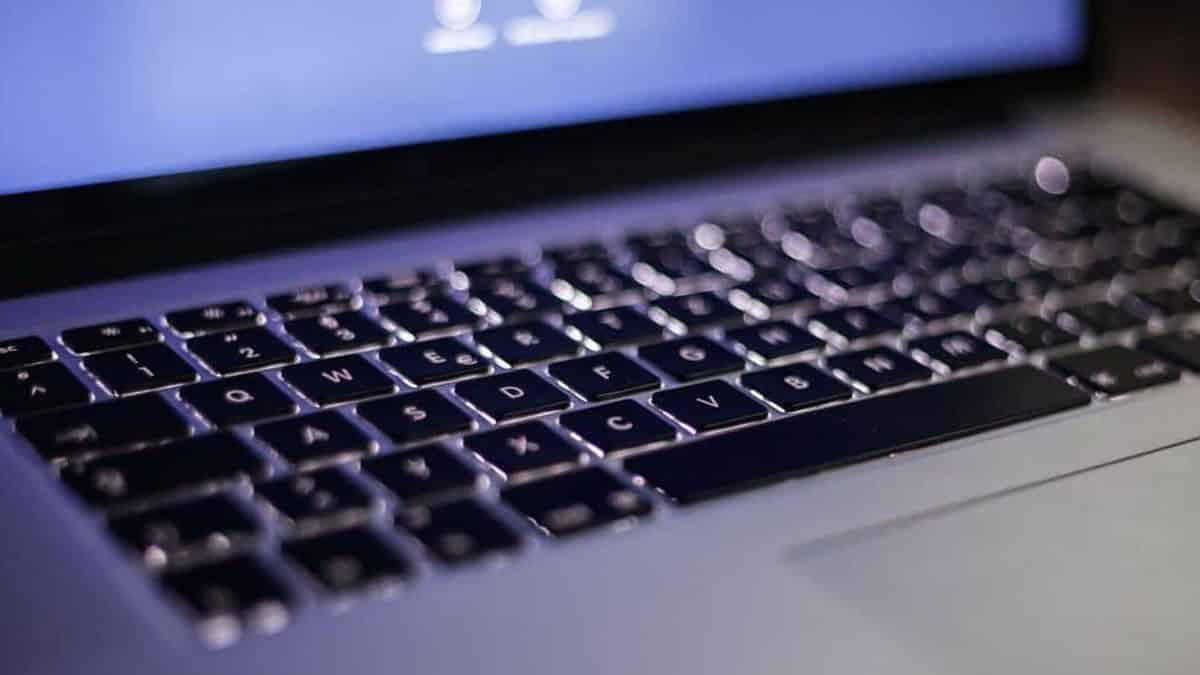 How To Turn Keyboard Lighting On Or Off On A Computer (Quick Guide)